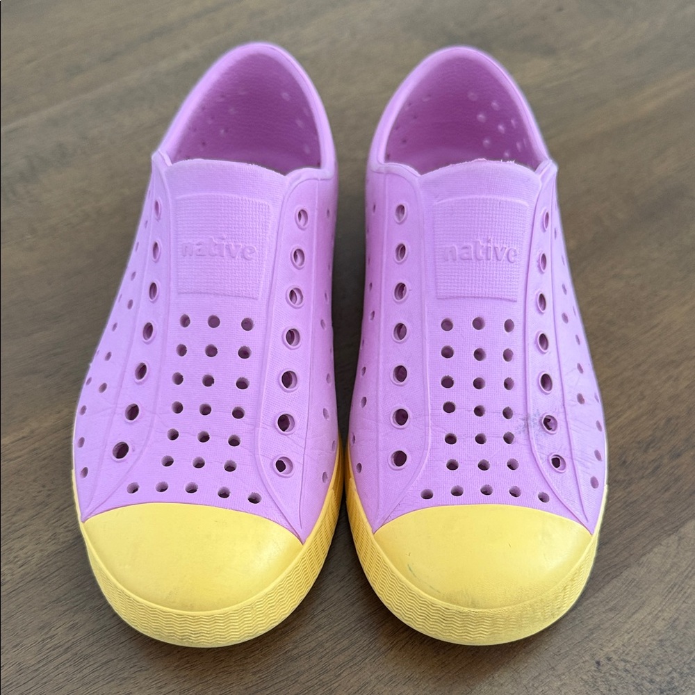 Native Girls Slip-On Shoes size 13 Pink and Orange💓